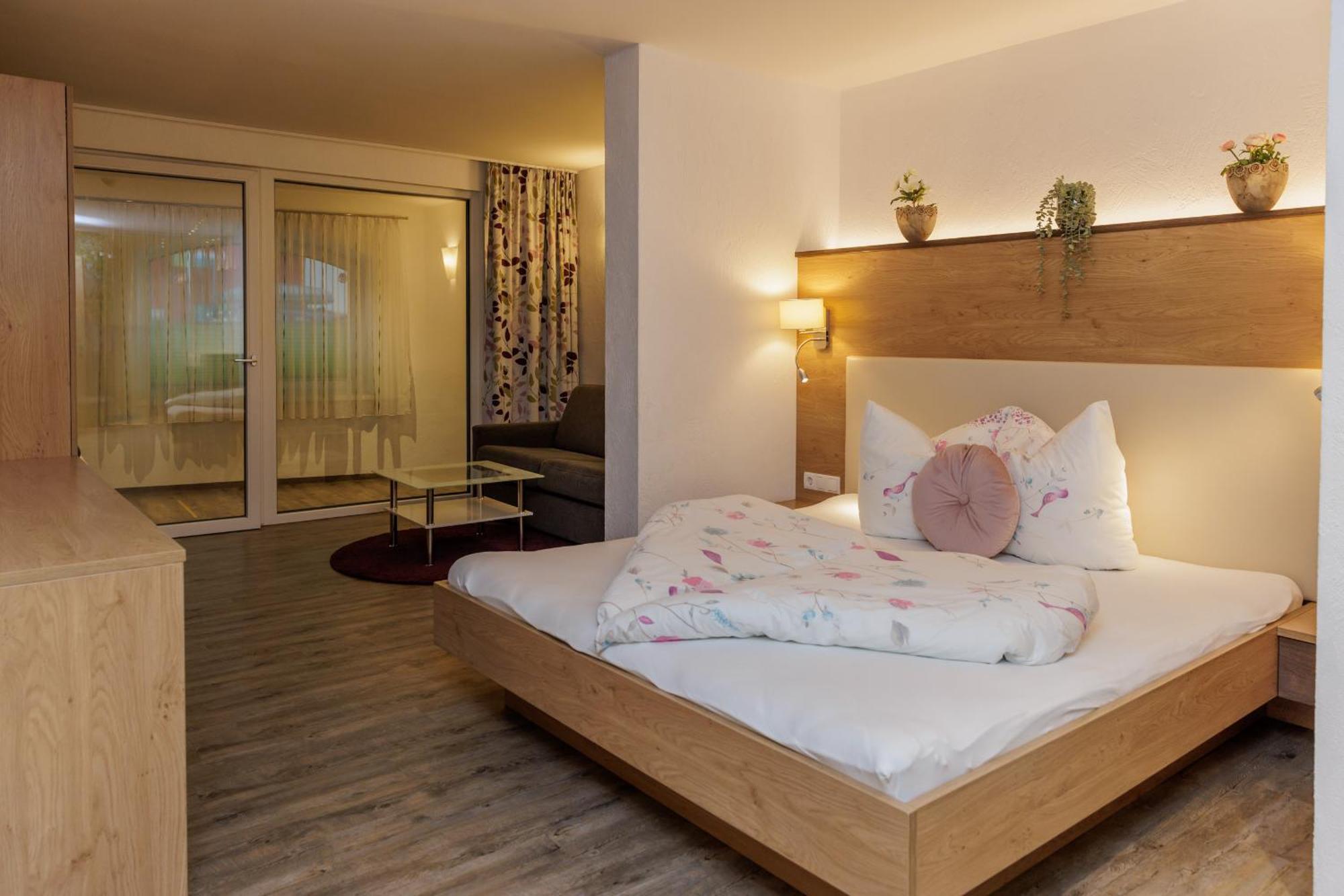 Apartmenthaus Goldeck Ried im Oberinntal Eksteriør billede